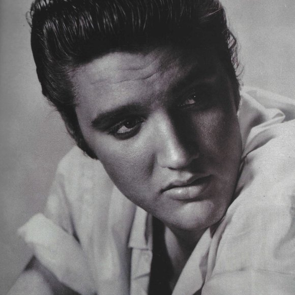 Life Magazine Special Edition 2009: Remembering Elvis - The King at 75 - Picture 5 of 9
